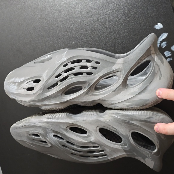 Yeezy Foamrunner Granite - Picture 4 of 6